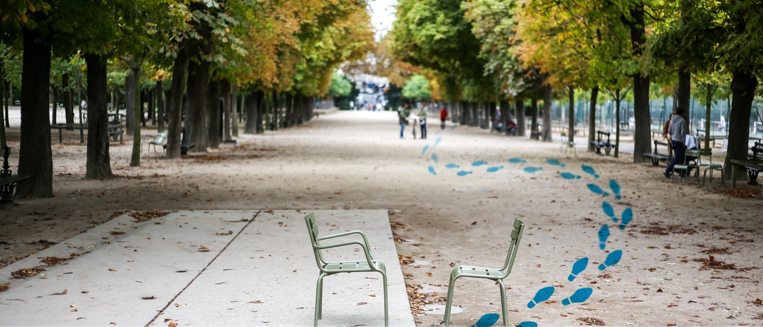 Jeu de piste en ville avec une Sophie la girafe géante, à Rouen